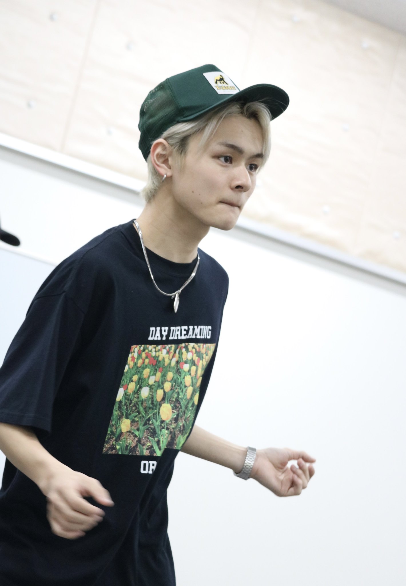岡尾琥珀シクレキドフェノ