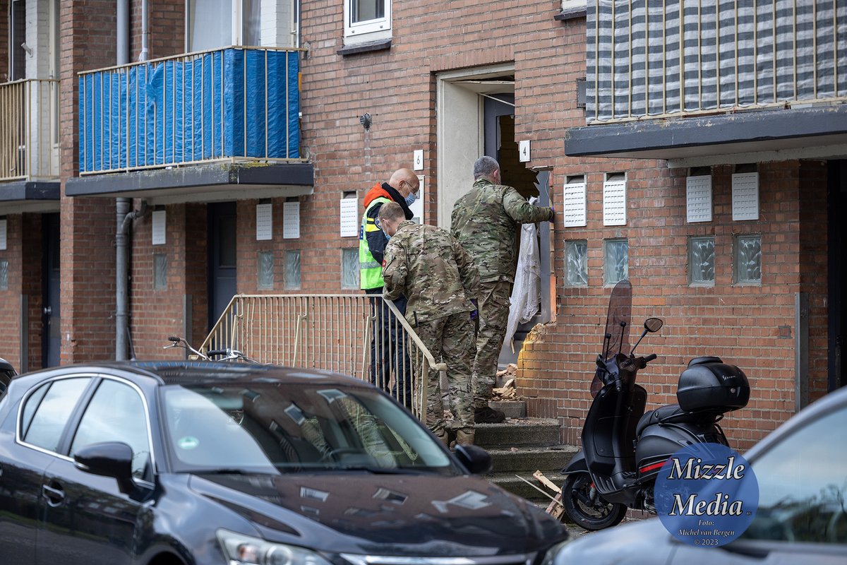 mvbergen's tweet photo. Veel schade na #explosie aan het #Bullepad in #Amsterdam, de #politie en #EODD hebben onderzoek gedaan https://t.co/WlMiHVo9WM