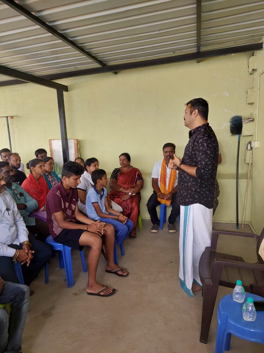 astitvam's tweet photo. #4
#RightVote
Sharing the snaps of interaction with Seva Basti youths at Ashraya Badavane - Bommanakatte, Shivamogga about the importance of Voting RIGHT people.
The young and energetic people are ready to vote for the development. https://t.co/YfsMdrSYPP