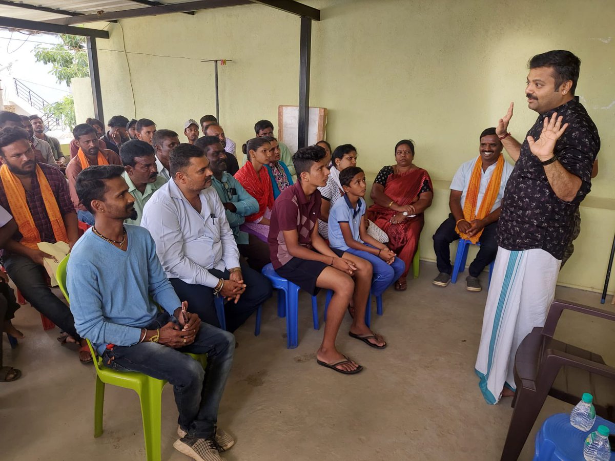 astitvam's tweet photo. #4
#RightVote
Sharing the snaps of interaction with Seva Basti youths at Ashraya Badavane - Bommanakatte, Shivamogga about the importance of Voting RIGHT people.
The young and energetic people are ready to vote for the development. https://t.co/YfsMdrSYPP