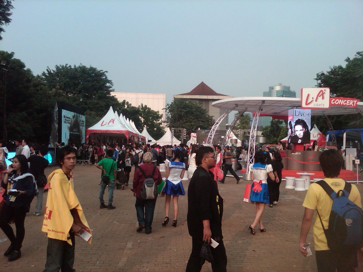 __Je_'s tweet photo. @Cielers_ID suasana diluar https://t.co/fe76BBgM30