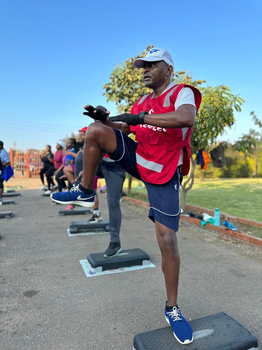 CelofitnessZ's tweet photo. Exercise delivers oxygen and nutrients to your tissues and helps your cardiovascular system work more efficiently.When your heart and lung health improve,you have more energy to tackle daily chores.Join Celofitness today.
#JoinCFToday
#FitIsHealthy
#ResultsMatter https://t.co/WrNCjMEjfT