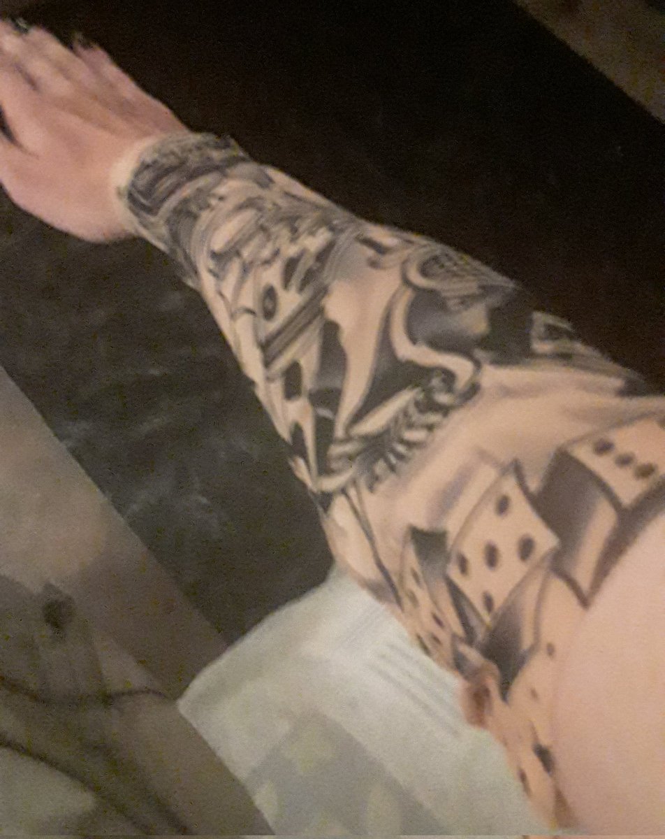 Tattoo sleeves I got a while back at Party around the same time I bought my black wig, on August 17th (2022.) Really badass 🔥🖤 BTW and so was the black wig I bought $$$ I recommend Party City for party-themed wigs, costumes,  tattoo sleeves, etc.

#tattoosleeves #partycity #buy