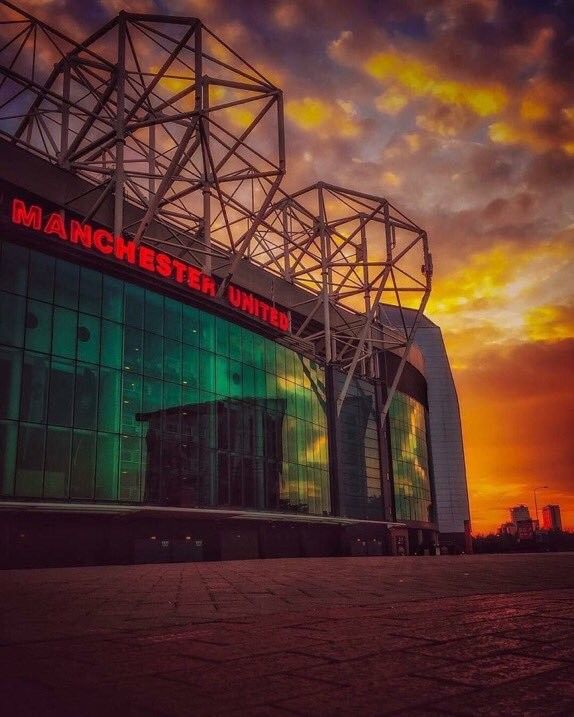 Good morning #ManchesterUnited fans around the world 🌎 
What a crossroads we are at with the #MUFC deal and the majority of us wanting the #GlazersOut &amp; #GlazersFullSaleOnly 📢

We need to get this TRENDING and  must see #QatarInAtManchesterUnited at all cost.

Like 👍 and RT 🔄