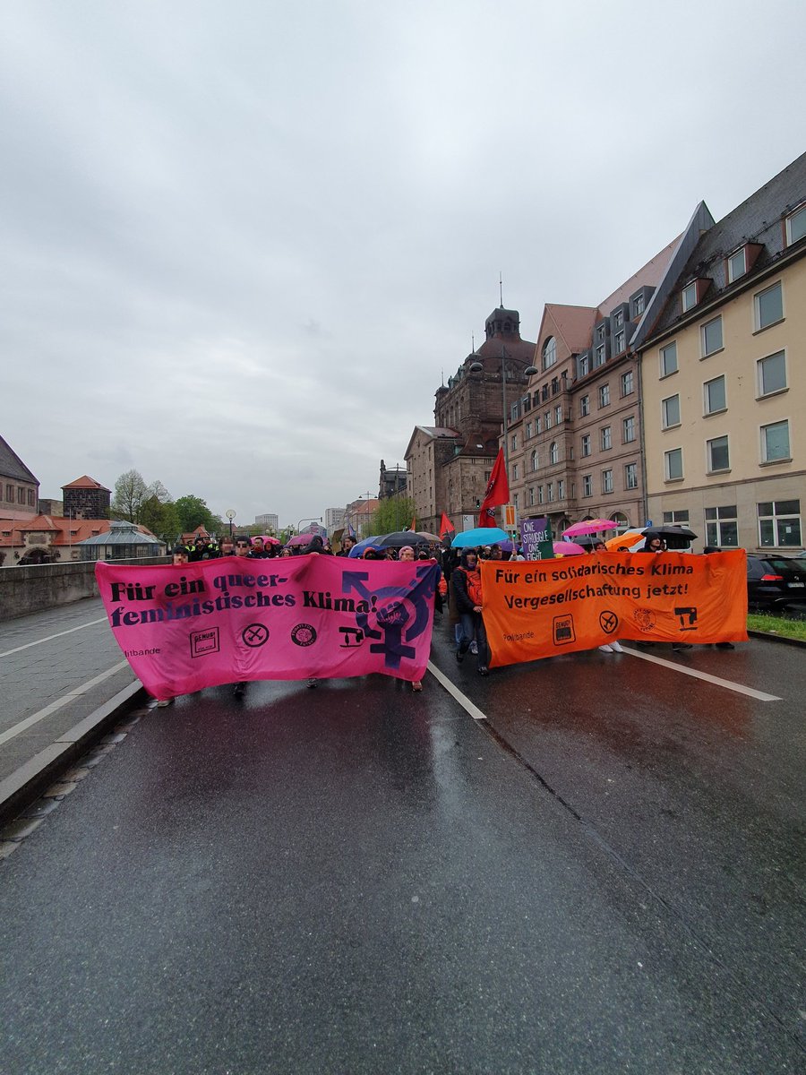 1. Mai 2023 in #nürnberg !
Unser bewegungsübergreifender Vergesellschaftungsblock war laut, bunt und stimmungsvoll !
Für ein solidarisches Klima !
#1Mai2023 #erstermai #endegelände