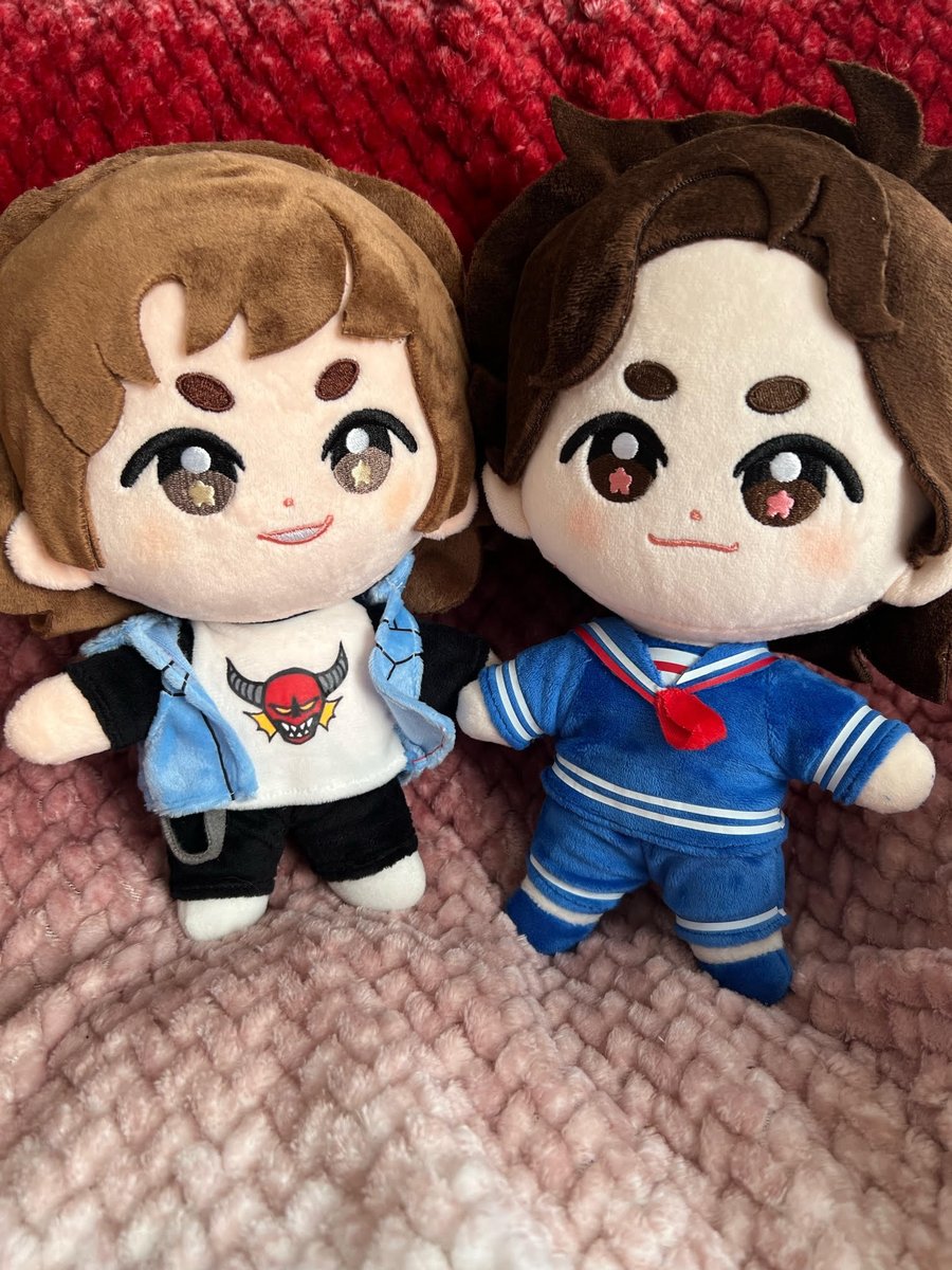 mouyashi's tweet photo. More photos of Steve now w/ Eddie from the client that commissioned him! We're currently at 18 orders now :D

funding deadline is May 24th, any customers that order will get refunded if he doesn't reach the order goal of 50~ Shop link in bio. https://t.co/GXUDiQqHAw