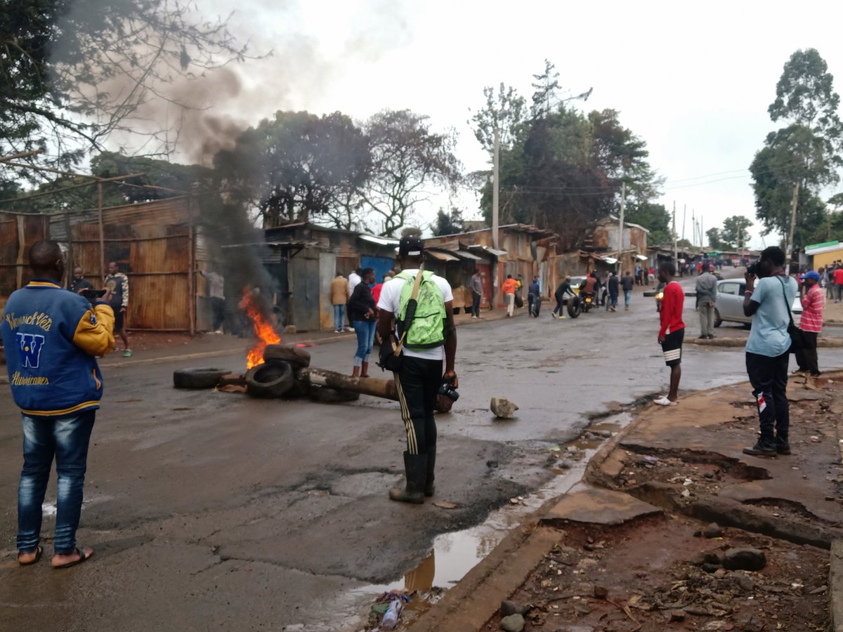 JabirMajidi's tweet photo. "Former PM joins the fight against high cost of living! Olympic Kibera braces for rally #protest majidjabirshotit📷 #TuesdayThoughts"#highcostofliving #todayprotest https://t.co/XUARvX8Ywf