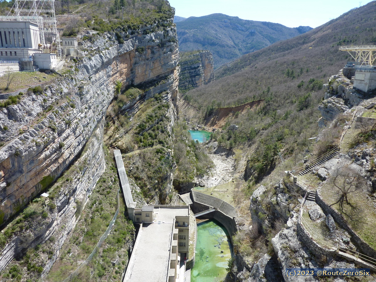 routezerosix's tweet photo. Le barrage de Castillon en amont de Castellane. C'est le premier des 5 barrages EDF construits sur le cours du Verdon (Alpes-de-Haute-Provence)
#Castillon #Barrage #verdon #alpesdehauteprovence #explorecotedazur #magnifiquefrance #baladesympa #EDFHydro https://t.co/2SX3JoAm7G