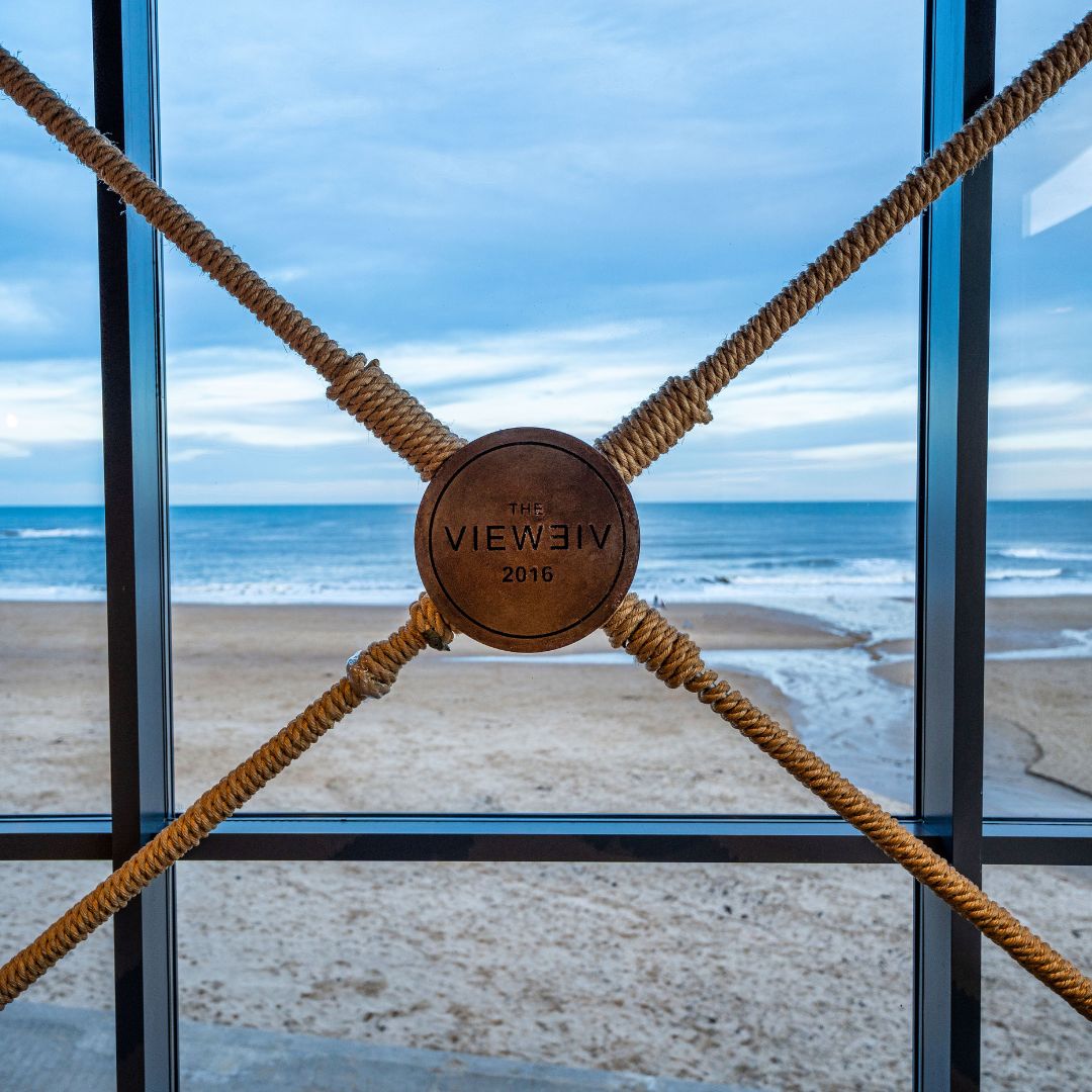 ViewTynemouth's tweet photo. As the summer season draws closer, here' s a just a little reminder why you should plan a trip to see us. Enjoy Longsands Beach in all its glory, whether you choose to sit indoors, on our terrace or right on the beach on our deckchairs!

#theviewrestaurant #beachviewrestaurant https://t.co/9CDbBQu7hQ