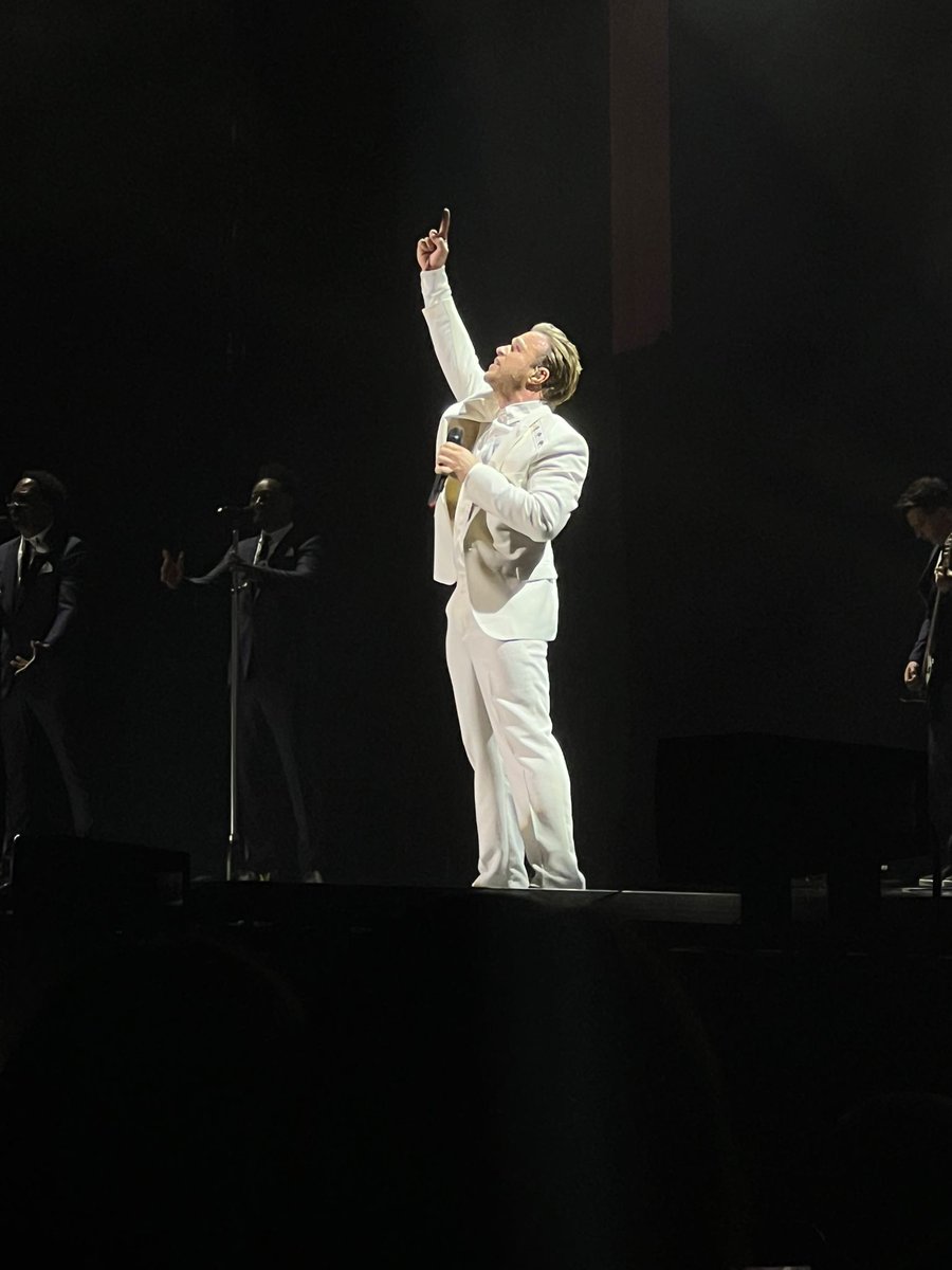 LisaStamp's tweet photo. @ollymurs wow amazing night at @bicbournemouth last night! Thank you! Best show yet of yours to date!  Beautiful tribute to @carolineflack1 ❤️ she’d be so proud.  Please come back soon Olly! #marrymetour 💒 https://t.co/76ZjSSMatP