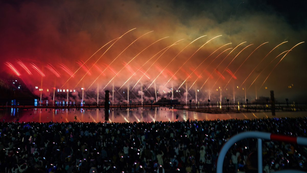 OrdosChina's tweet photo. 😍What an amazing evening! A grand performance combining #fireworks and drone was staged in #Kangbashi district to pay tribute to the workers from all walks of life on #InternationalLaborDay. 🎇#ThisIsKangbashi #VisitOrdos https://t.co/H7Gz7GG9Nz