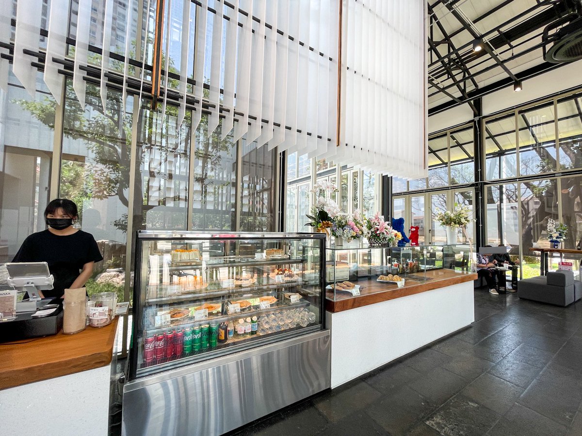 gin100_Official's tweet photo. ——— 𝒱𝒶𝒶𝓃𝒶𝒶✨
        คาเฟ่&amp;ร้านอาหารใหม่แยกศาลเด็ก ในเครือ Art Farmer ร้านใหญ่ทรงร้านฟีลโรงแรม พื้นที่กว้าง มีตั้งแต่เครื่องดื่ม เบเกอรี่ เน้นเมนูอาหาร มีทั้ง เบรคฟาสต์ จานเดียว อาหารฝรั่ง สเต็ก ฯลฯ ราคาดีอยู่ ตั้งแต่ 79.- เปิดเช้า ปิดค่ำ #อร่อยเชียงใหม่ https://t.co/umOj54VflO