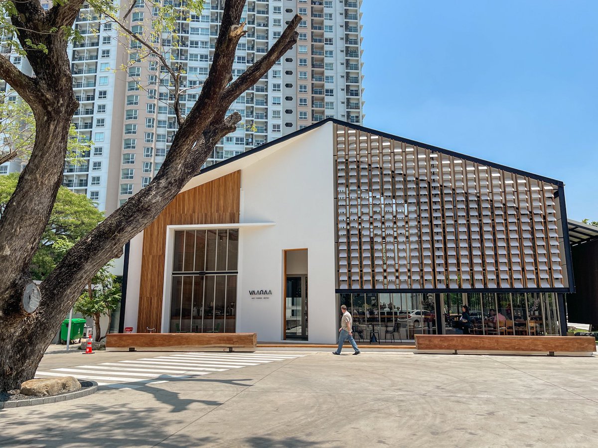 gin100_Official's tweet photo. ——— 𝒱𝒶𝒶𝓃𝒶𝒶✨
        คาเฟ่&amp;ร้านอาหารใหม่แยกศาลเด็ก ในเครือ Art Farmer ร้านใหญ่ทรงร้านฟีลโรงแรม พื้นที่กว้าง มีตั้งแต่เครื่องดื่ม เบเกอรี่ เน้นเมนูอาหาร มีทั้ง เบรคฟาสต์ จานเดียว อาหารฝรั่ง สเต็ก ฯลฯ ราคาดีอยู่ ตั้งแต่ 79.- เปิดเช้า ปิดค่ำ #อร่อยเชียงใหม่ https://t.co/umOj54VflO