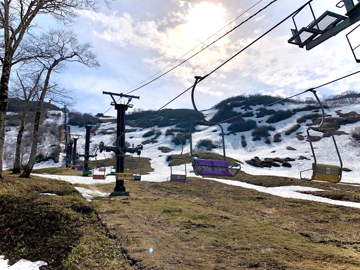 先週末、個人的に谷川岳に行ってきました✨
観光リフト運休中のため天神平まで。
※5/1より再開されています!

雪が積もっていたのに風はなく
ほんのり暖かかったです⛄🌄

憧れのロープウェイに乗れました🚡
やった!やったよー!☺️✧♡
谷川岳のエピソードはヤマノススメ第4巻収録です📗
(宣伝Y) 