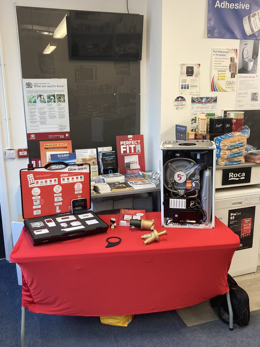 SteveGriffin_GW's tweet photo. Good morning from @BracknellHPS celebrating a 4 day week with a bacon and sausage breakfast morning!
Come down and see the #Conpact boiler or talk #BoilerPlus controls all morning, all care of @glow_wormclub https://t.co/NEAjvO2e5C