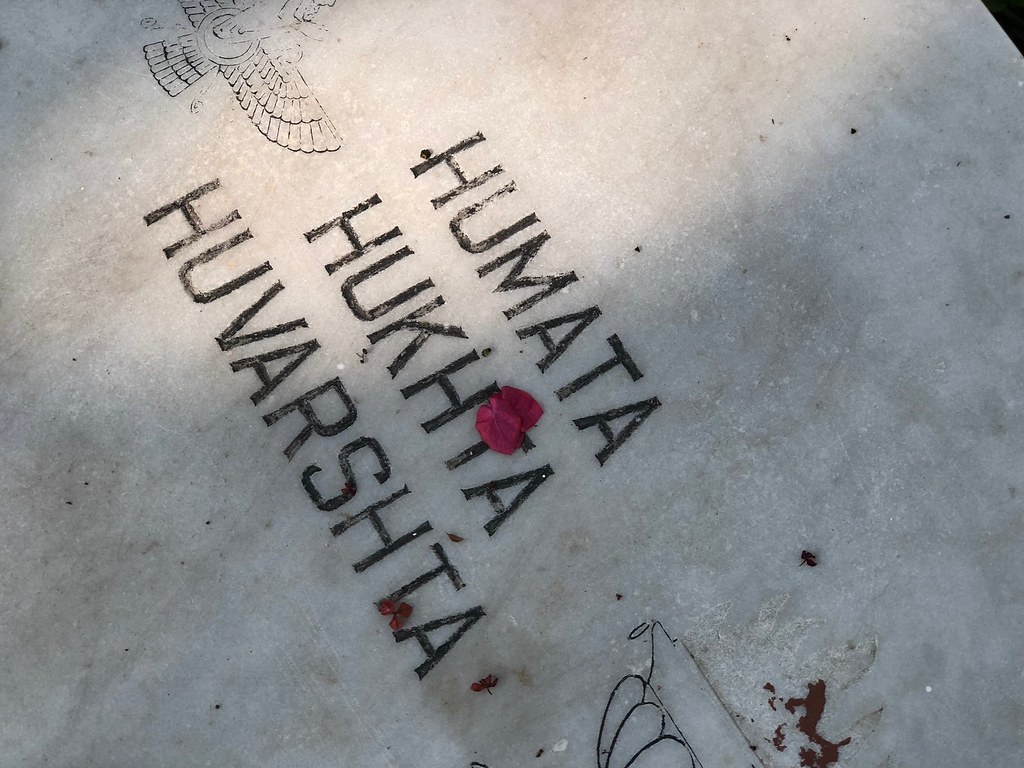 Khaki_Tours's tweet image. #KhakiQuiz
These three words central to the #Zoroastrian faith form the motto of a famous #Mumbai family! Which one?
We reveal the answer on our #EsplanadeEstates heritage walk on Sat, 6 May, 5 pm. Book your ticket at ​​khakitours.com/WalkBooking/es…

Pic: Mayank Austen Soofi

#Bombay