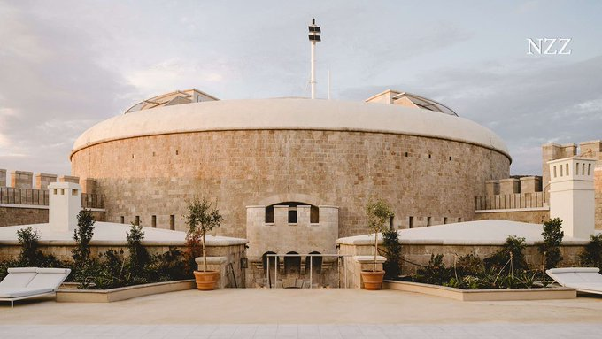 ErnstvAll's tweet photo. Darf man dem Luxus frönen, wo einst Menschen litten?
Die montenegrinische Gefängnisinsel #Mamula schützte einst die Bucht von Kotor. Unter Benito Mussolini wurde es als Kerker genutzt. Seit April ist das Kulturerbe ein luxuriöses Hotel.
https://t.co/H6yLEap9da https://t.co/5o8cr37a4b