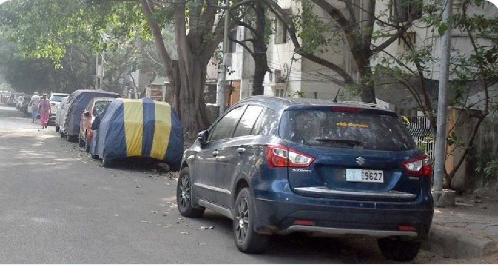 eyemediatamil's tweet photo. How do old apartment complexes in #Chennai deal with the challenge of parking, as a majority of them had not given much thought and space to the issue back when they came into being? @CMDA_Official @ChennaiTraffic @chennaicorp #buildingplanapproval https://t.co/qcGCUghUO7