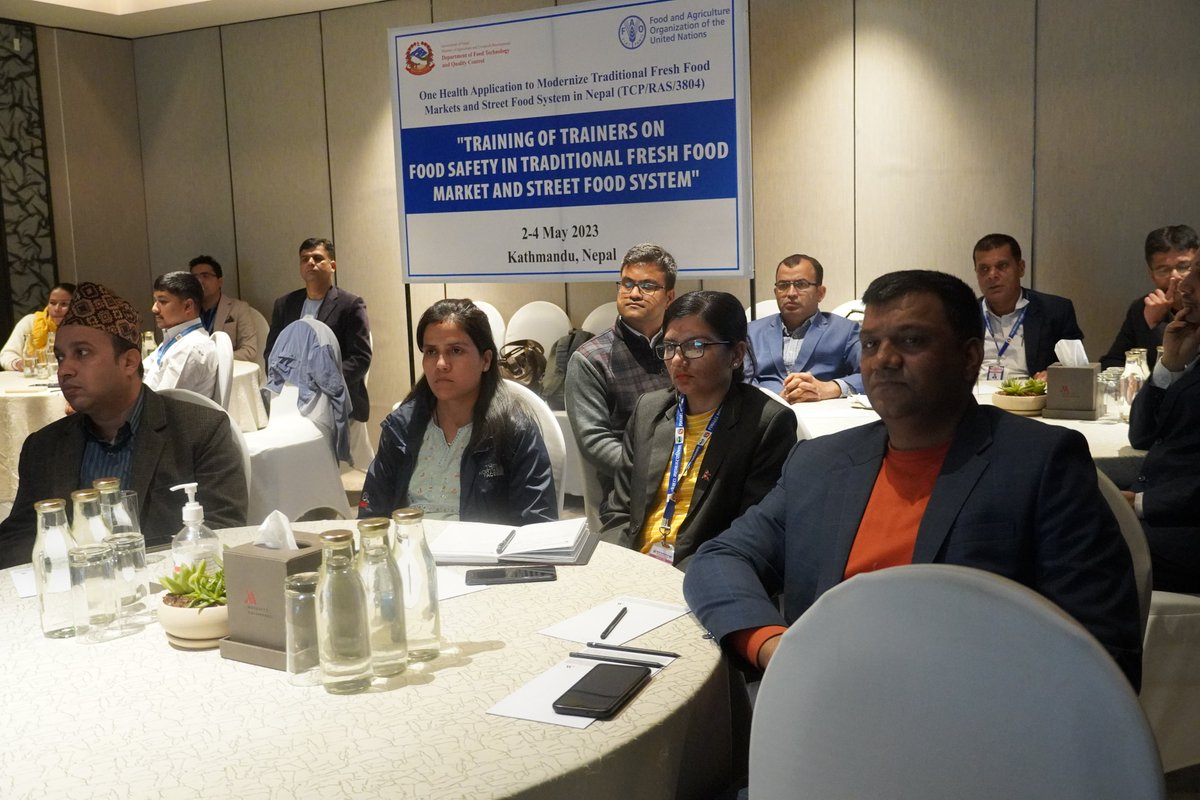 FAONepal's tweet photo. FAO Nepal collaborates with @Hello_MOALD #DFTQC to pass on knowledge in improving food safety practices through Training of Trainers on food safety in traditional fresh food markets and street food systems.
@kenshimizu_fao
#OneHealth https://t.co/Y1frJ0FPyW