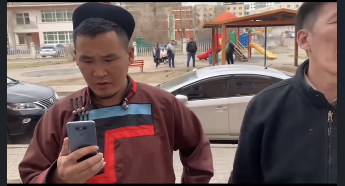 Нохой засуулсан хүндээ янаг гэж, заавал буриад хувцастай ирж Оросыг өмөөрдөг нь яаж бгаан бэ?! Буриад зон олныг яаж гиноцитоллоодоо?!