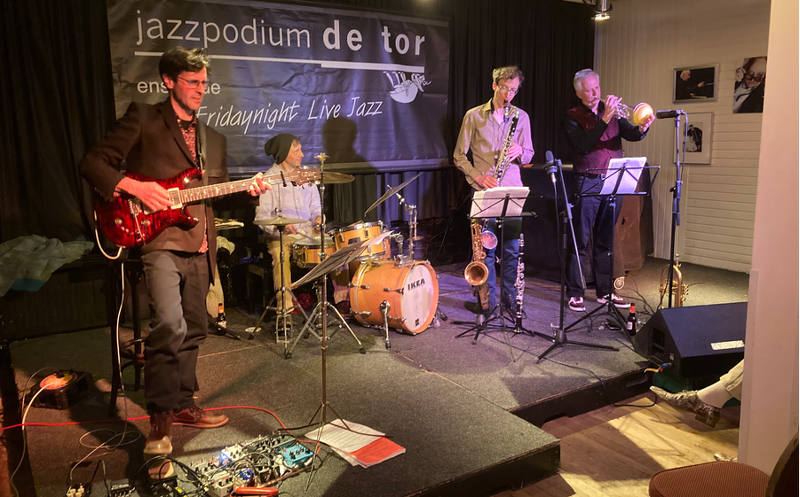 Undercurrent Trio: de wereld van de wondere muziek
Tegen de voorspelbaarheid in, dat is letterlijk de muziek van het Undercurrent Trio.

jazzpodiumdetor.nl/undercurrent-t…