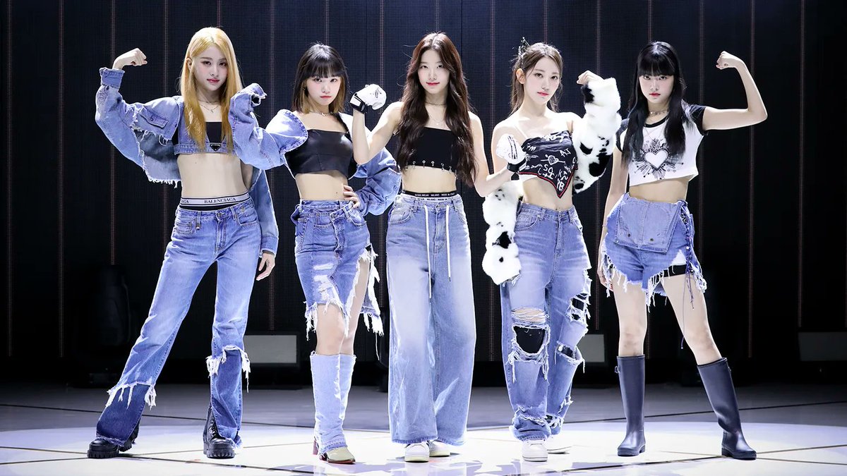 kville_ent's tweet photo. Happy 1st anniversary to LE SSERAFIM! 🎉

#LESSERAFIM debuted on May 2nd, 2022 with the song "Fearless". They have since become one of the top K-Pop groups of the 4th generation. 👏

#우리_스토리가_피어난1년
#르세라핌_영1히_함께해
#LESSERAFIM1STANNIVERSARY https://t.co/qa5UW7K4Cs
