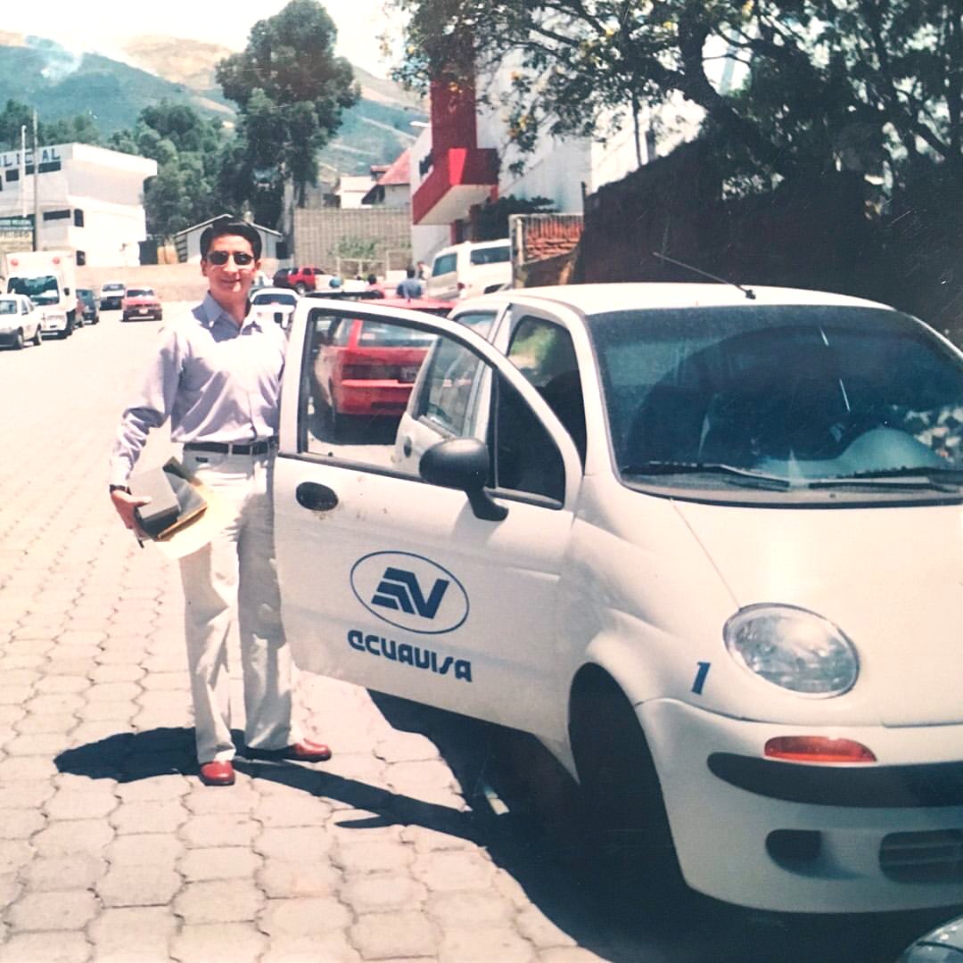 Tenía 17 años cuando tuve el honor de trabajar en <a href="/ecuavisa/">Ecuavisa</a>, en su época de oro. El Maestro Alfonso Espinosa de los Monteros me dio este consejo: “¿Carlitos desea comunicar? Hágalo con pasion, excelencia y distinción”.

¡Hasta Siempre! Don Alfonso. 👏👏👏