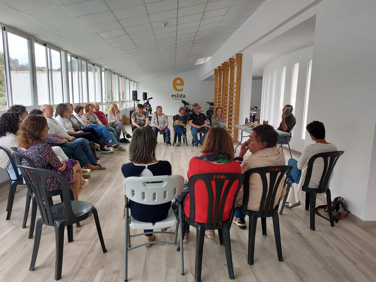 ajuntaeslida's tweet photo. Gràcies a Joan Carles Ventura per l'agradable vesprada que vam compartir.

Recordem als veïns i veïnes que tindrem tots els títols dels seus llibres a la biblioteca perquè puguen gaudir gratuïtament de la seua lectura.

Activitat organitzada per @GVALlegim https://t.co/VF7Esnsx3N