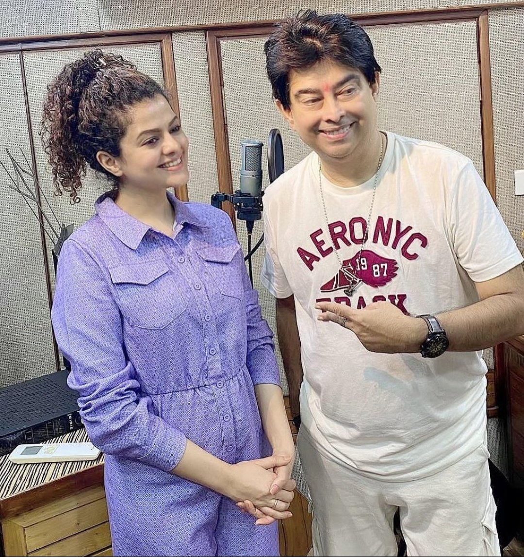 JeetGanguliFans's tweet photo. New Song Alert 🚨
Jeet Gannguli's #LeAa Coming Soon. Sung by @palakmuchhal3 & lyrics penned by #KaushalKishore. 🎸
#MelodyKing #HitGannguli @jeetmusic #PalakMuchhal @chandrani999 @amitkridey #JeetGannguliOriginals @Ingrooves https://t.co/7jjCZe5sb2