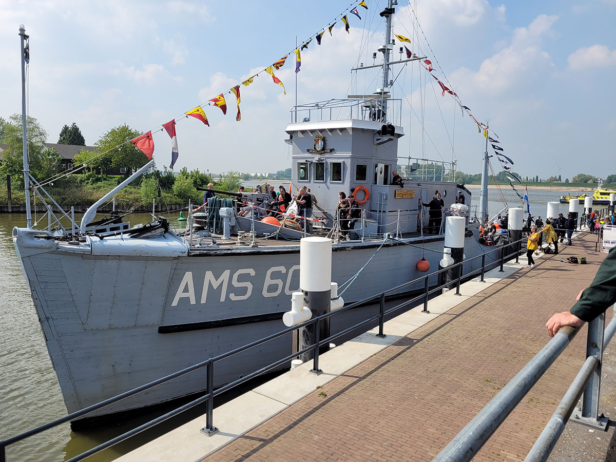 De komst van de mijnenveger AMS Bernisse naar #Zaltbommel gaat dit jaar helaas niet door vanwege technische problemen met de stuurinrichting. Onderdelen voor zo'n historisch schip zijn niet voorradig en moeten worden nagemaakt. Volgend jaar dan maar?

#tourdewaal #5mei #marine