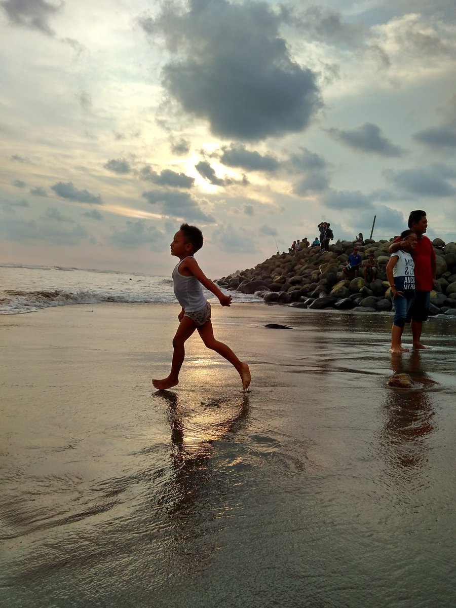 TriRanggawan's tweet photo. @tanyakanrl https://t.co/ZSWihsTILu