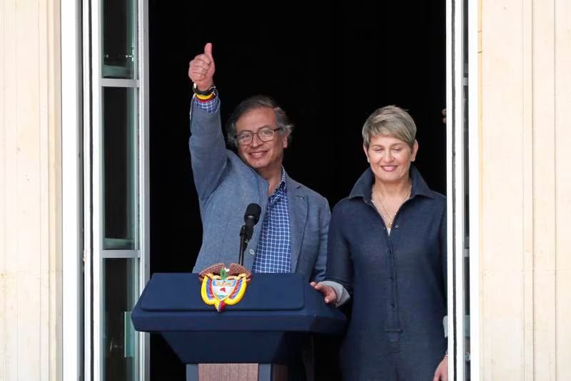 Notilatinos's tweet photo. 🇨🇴| Gustavo Petro pide el apoyo del pueblo para llevar a cabo sus reformas. Vía: @dgmediosnoticia 

https://t.co/UwRGqCkWVA https://t.co/aaRZBOokdV