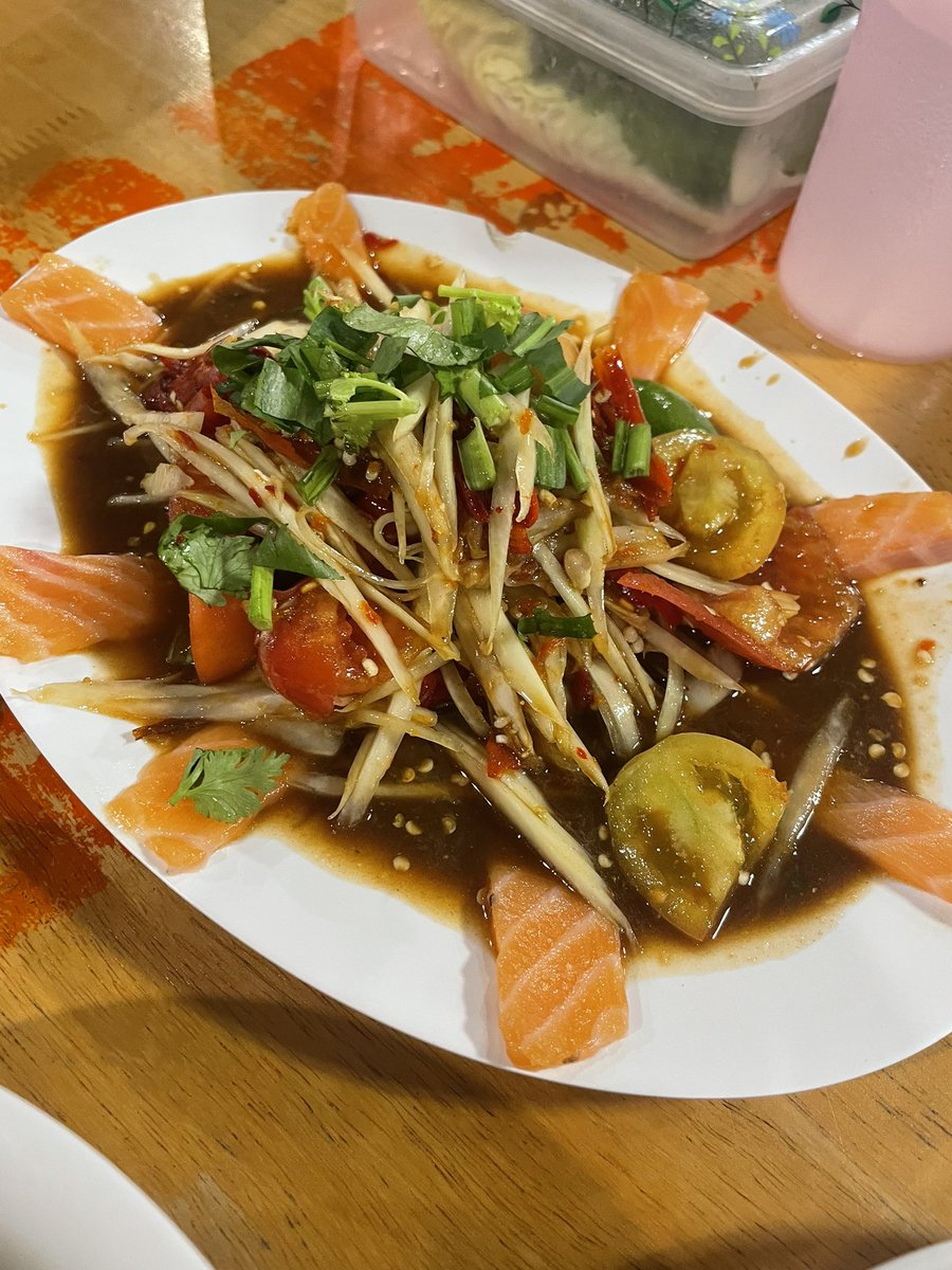 📍ร้านไก่ยกครก สาขาพัทยา ร้านนี้มีชื่อเสียงเรื่องความแซ่บของทั้งอาหารและเจ้าของ เมนูเยอะมาก ราคาไม่แพง แซ่บ มีเมนูที่อร่อยๆแบบสั่งมาแล้วประทับใจมากๆหลายตัว จริงๆร้านนี้ขึ้นชื่อเรื่องไก่ย่างแต่วันที่เราไปทานมันหมด เค้าขายดีมาก ไว้ครั้งหน้าจะไปลอง /ต่อ <a href="/aroii/">@aroii บอกต่อ</a> #โอปรีวิว #อร่อยบอกต่อ