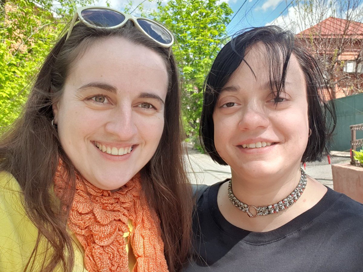 Gmgm #ftmfam 🧡
+10C° I'm freezing, Sonya is wearing a t-shirt 😁🥶