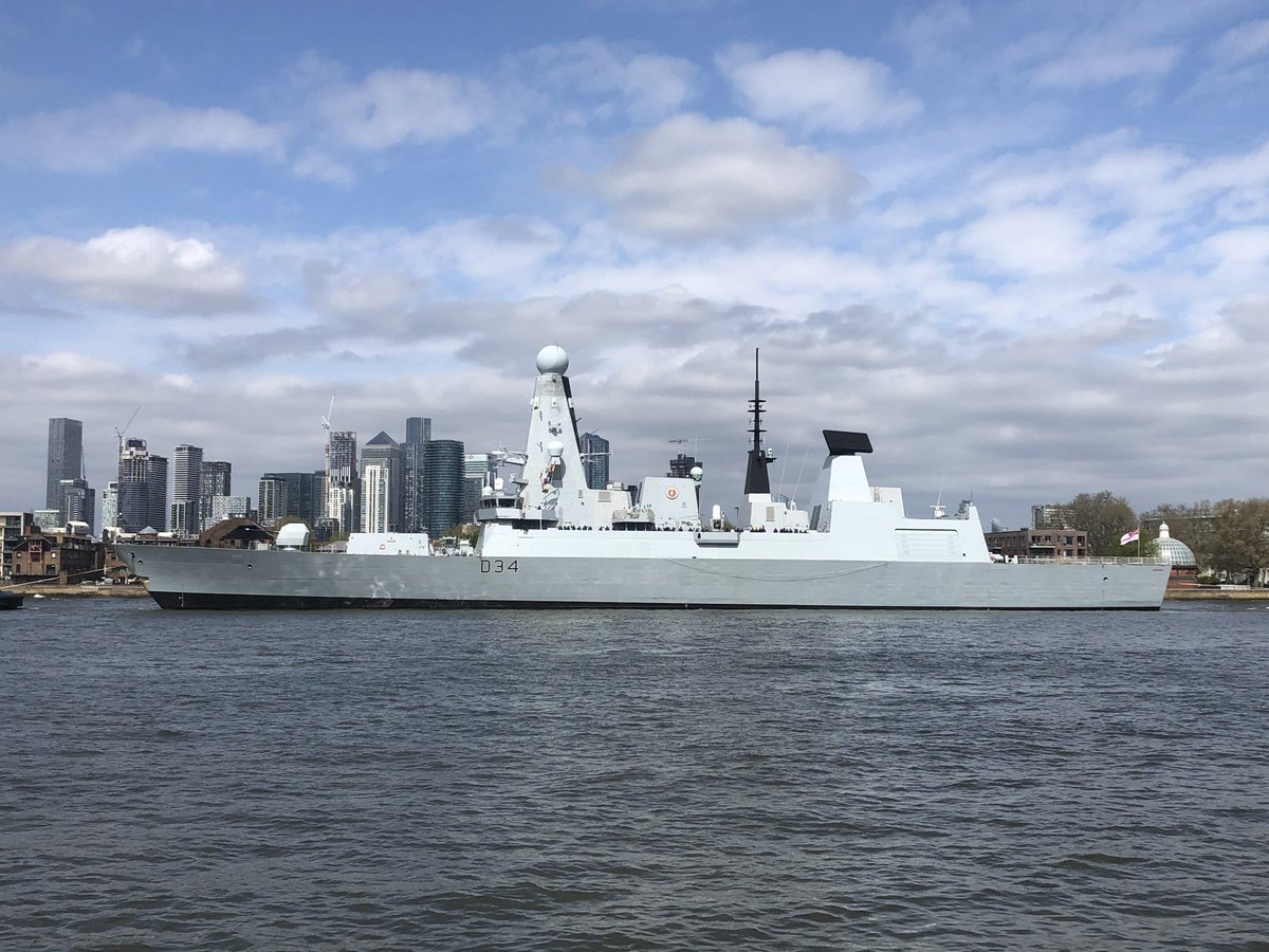 Good afternoon @hmsdiamond and welcome to London. 🇬🇧 Diamond currently passing Greenwich. @NavyLookout @UKDefJournal @WarshipsIFR