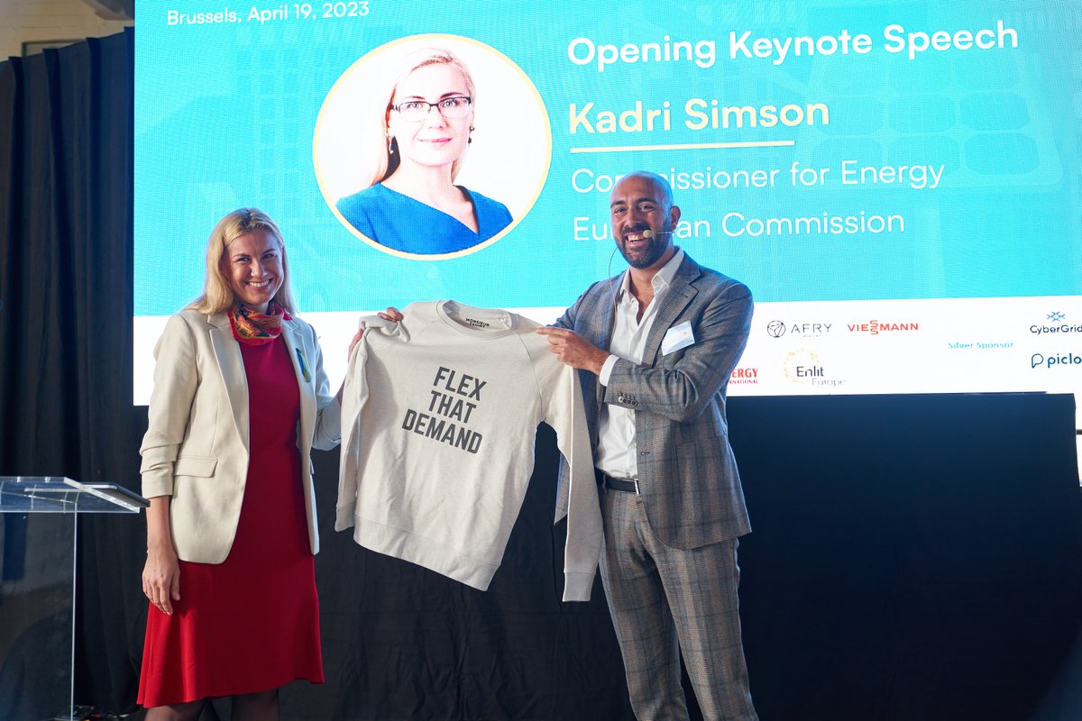 smartEnEU's tweet image. The #SmartEnergySummit2023 in numbers: 

2⃣0⃣0⃣ participants
2⃣5⃣ speakers
1⃣1⃣ moderators
1⃣1⃣ sponsors
5⃣ partners

Take a look at our after movie for a recap of the day!
🎦 youtu.be/e_TDClenev0

#FlexThatDemand #DistrictSelfBalancing