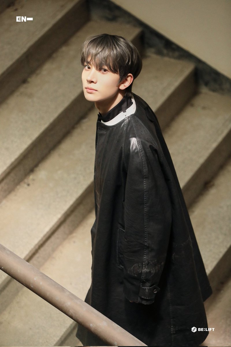 ihs_heeseung's tweet image. dark blood concept trailer photo sketch #heeseung #희승