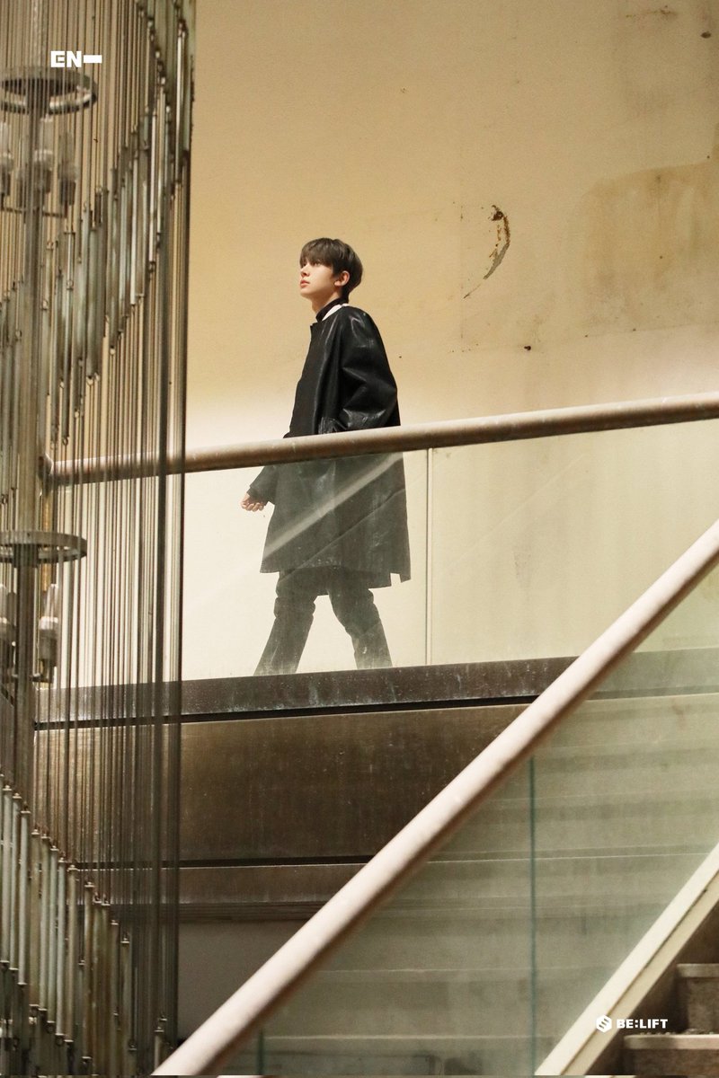 ihs_heeseung's tweet image. dark blood concept trailer photo sketch #heeseung #희승