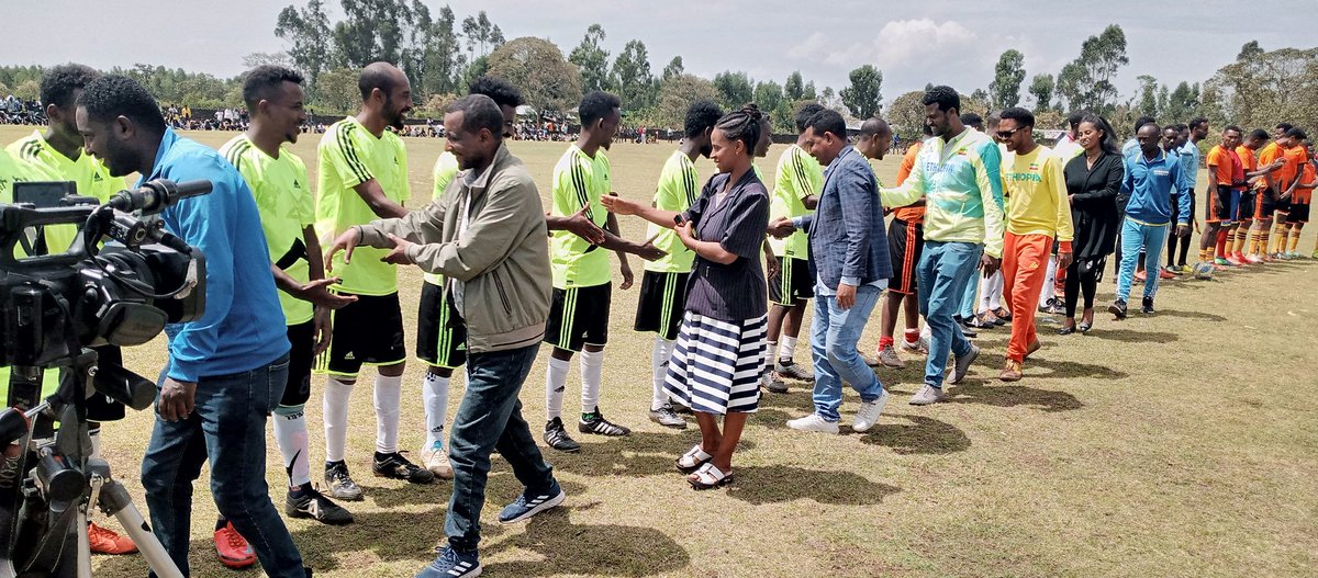 ankeshacom12's tweet photo. 11ኛው መላው የአዊ ብሔረሰብ አስተዳደር የመንግስት ሰራተኞች ስፓርት ውድድር ፍፁም ስፖርታዊ ጨዋነት በታየበትና የርዕስ በርዕስ መስተጋበሮችን በፈጠረበት ውድድር ተጠናቋል። https://t.co/upGt4m9d3u