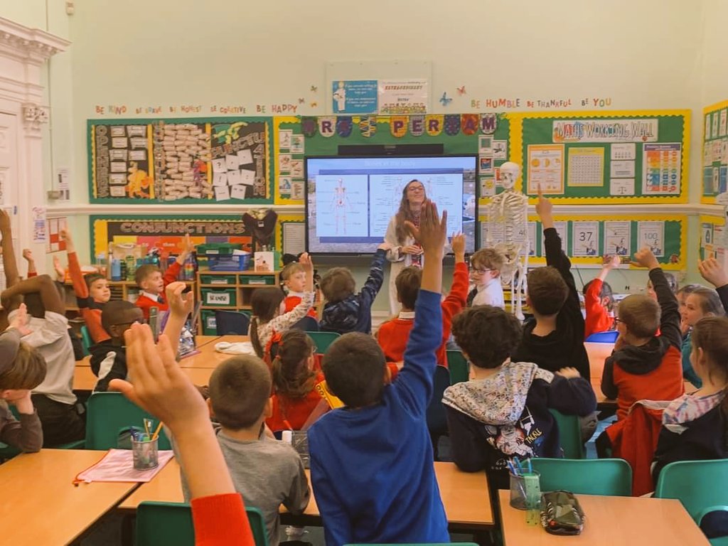 sh_mills's tweet photo. Action shots from educational outreach at my old school, Ayscoughfee Hall. Really great to be back, the children were so engaged 
#osteo #outreach #education https://t.co/DTuckjFDvD