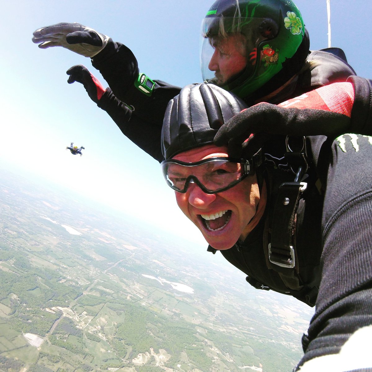 SkydiveSmky's tweet image. Yes!! We do also give rides to fun jumpers! 
#funjump #up #jumpers 
#skydiveet #smkymtnskydive 
#freefall #smiles #screamers