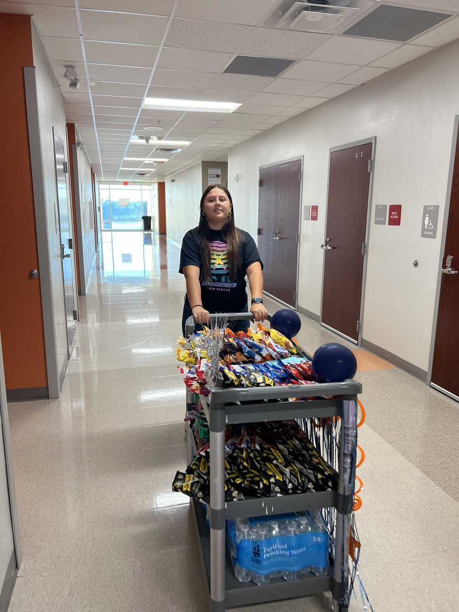 tkhstigers's tweet photo. Teacher Appreciation Week continues w/ goodies delivered to our teachers courtesy of our AVID program. @Osceolaschools @PaceDebra @TohoAVID @sdocavid https://t.co/OEXhlern58