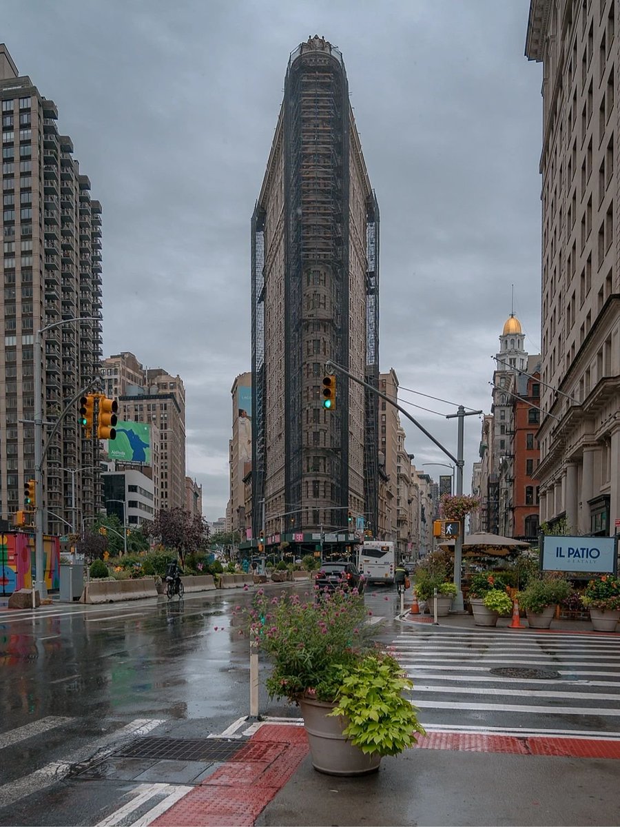 pepperoni_eater's tweet photo. Manhattan in the rain https://t.co/BBe4lM5qhc