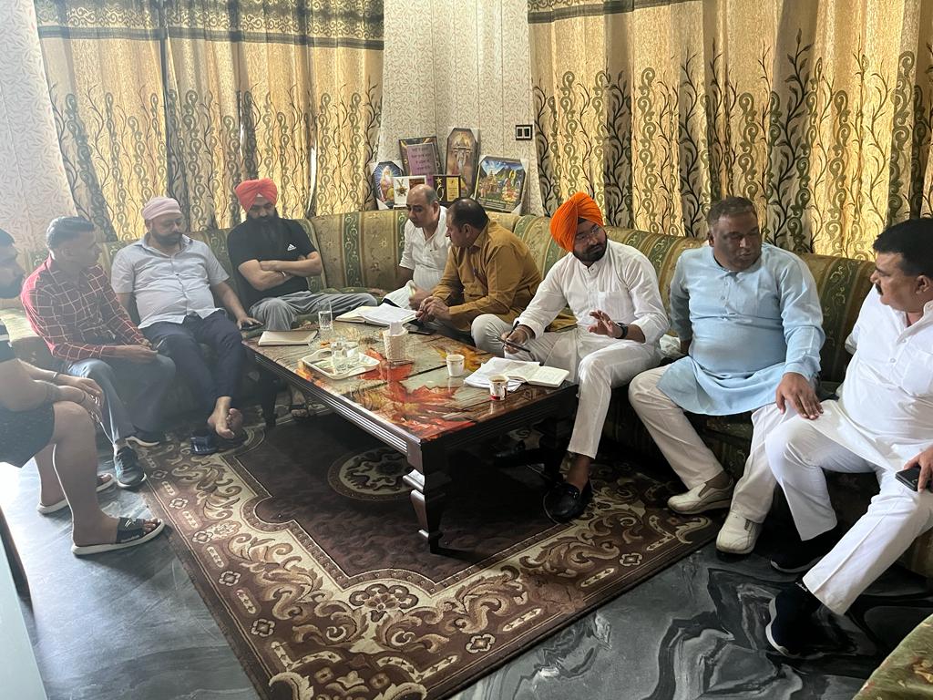chakusameer's tweet photo. आज जालंधर लोकसभा उपचुनाव निमित मंडल 5 रामा मंडी डकोहा गांव में 4 शक्ति केंद्र प्रमुखों के साथ बैठक कर इस गांव के 10 बूथ (बूथ संख्या 167 से 176) के लिए रूपरेखा तय कर डोर टू डोर प्रचार का प्रोग्राम तय किया। 
@ianuragthakur @vijayrupanibjp
@BJP4Chandigarh @BJP4Punjab @amitranabjp https://t.co/cBn4jfb6yJ