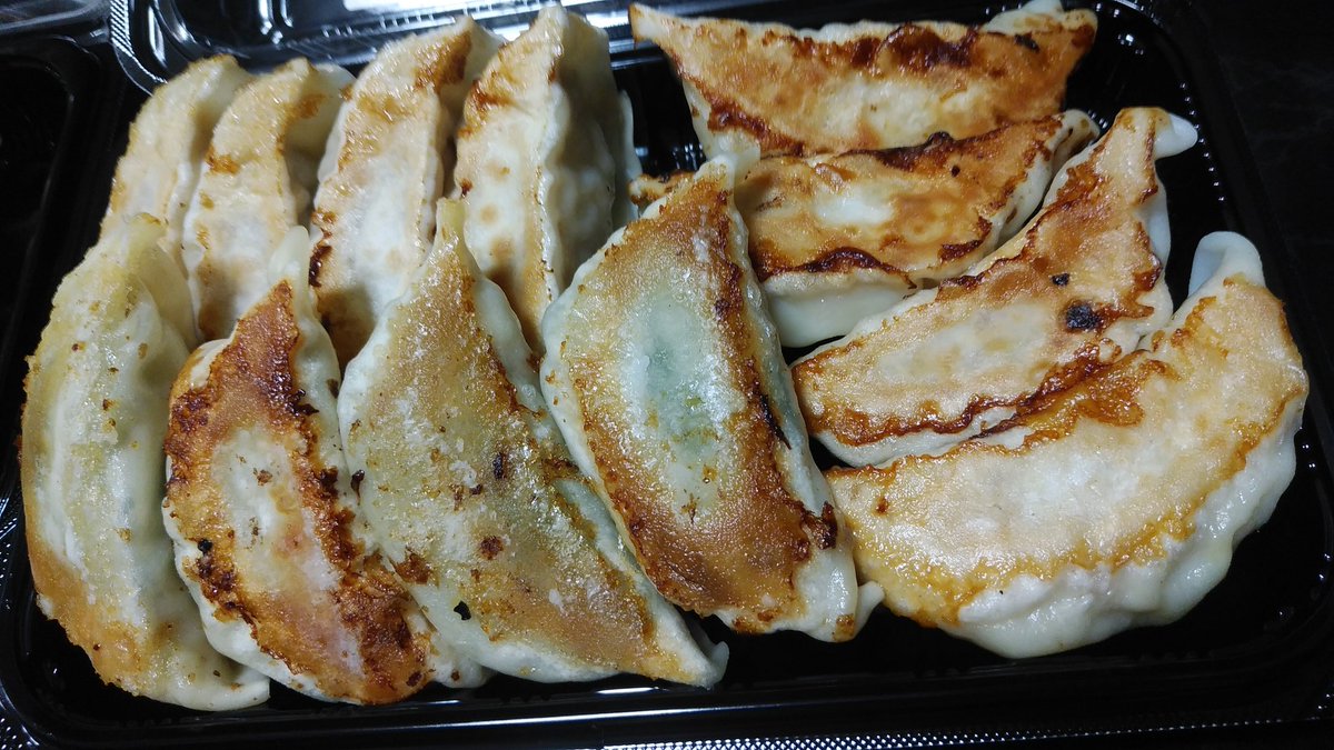 tTZ79qbP8P5rtiH's tweet photo. #宅飲み
#好餃子 さんの、バラエティパック
通常パックと5月限定品を購入
頂きます。
#餃子 https://t.co/h2cdFBsuXP