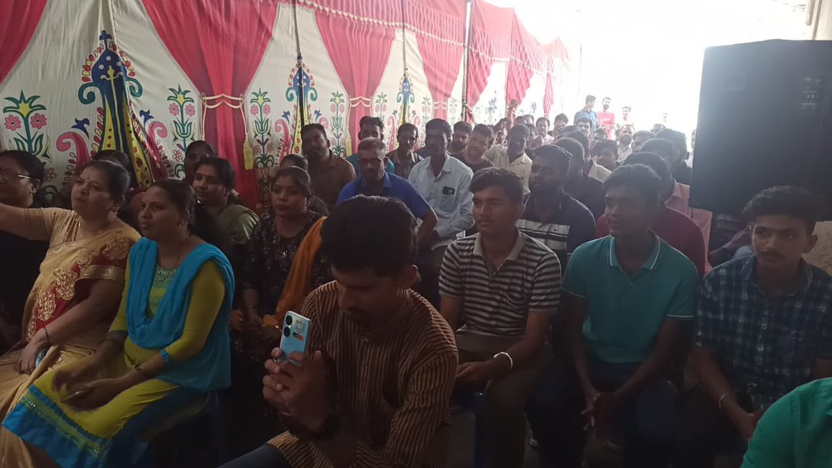 astitvam's tweet photo. #10
#RightVote
Fruitful interaction went on with youths at Harige, Shivamogga Rural.
I had an opportunity to interact with many first time voters.
Their zeal and enthusiasm to cast their first vote for the development of our state is heartening
Let’s Vote for Good governance! https://t.co/iNfnVLBDBy