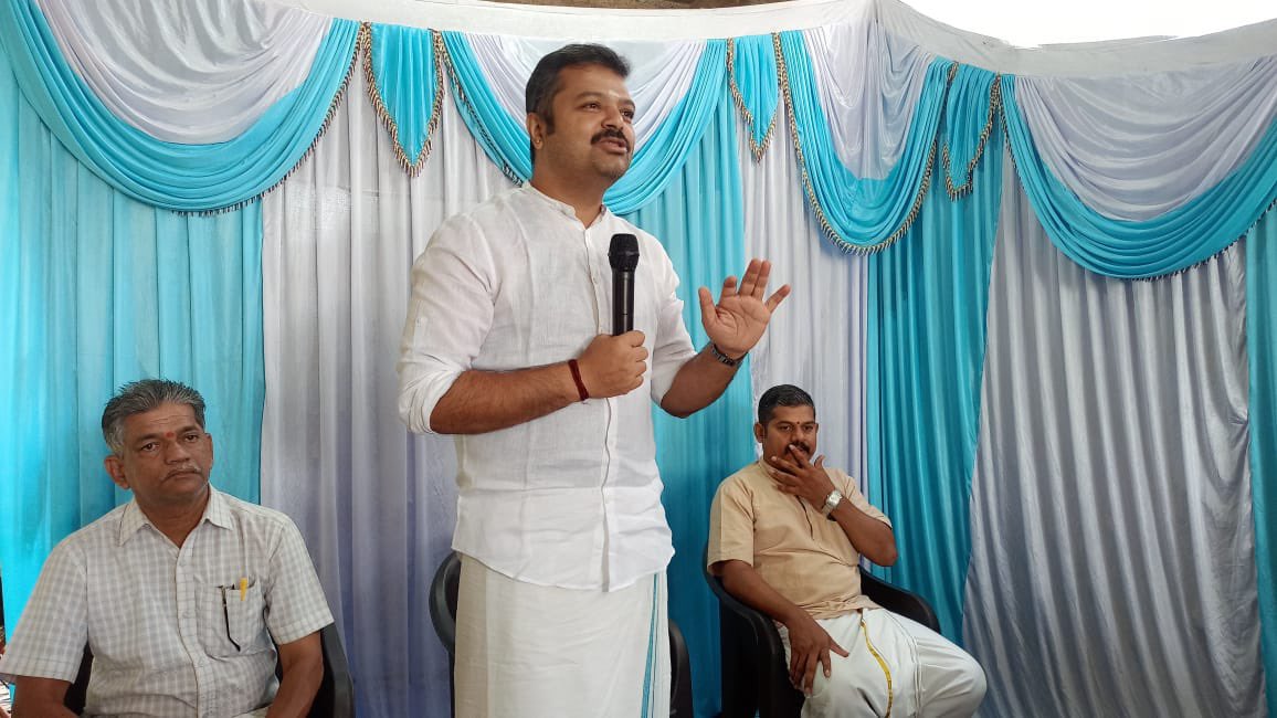 astitvam's tweet photo. #10
#RightVote
Fruitful interaction went on with youths at Harige, Shivamogga Rural.
I had an opportunity to interact with many first time voters.
Their zeal and enthusiasm to cast their first vote for the development of our state is heartening
Let’s Vote for Good governance! https://t.co/iNfnVLBDBy