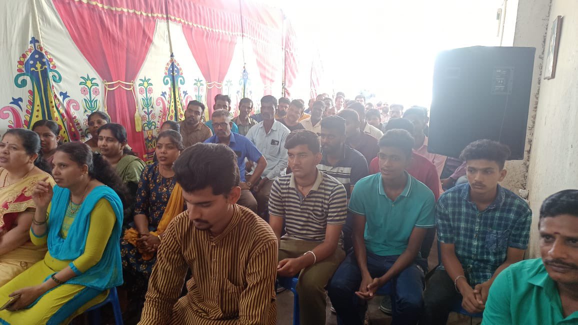 astitvam's tweet photo. #10
#RightVote
Fruitful interaction went on with youths at Harige, Shivamogga Rural.
I had an opportunity to interact with many first time voters.
Their zeal and enthusiasm to cast their first vote for the development of our state is heartening
Let’s Vote for Good governance! https://t.co/iNfnVLBDBy