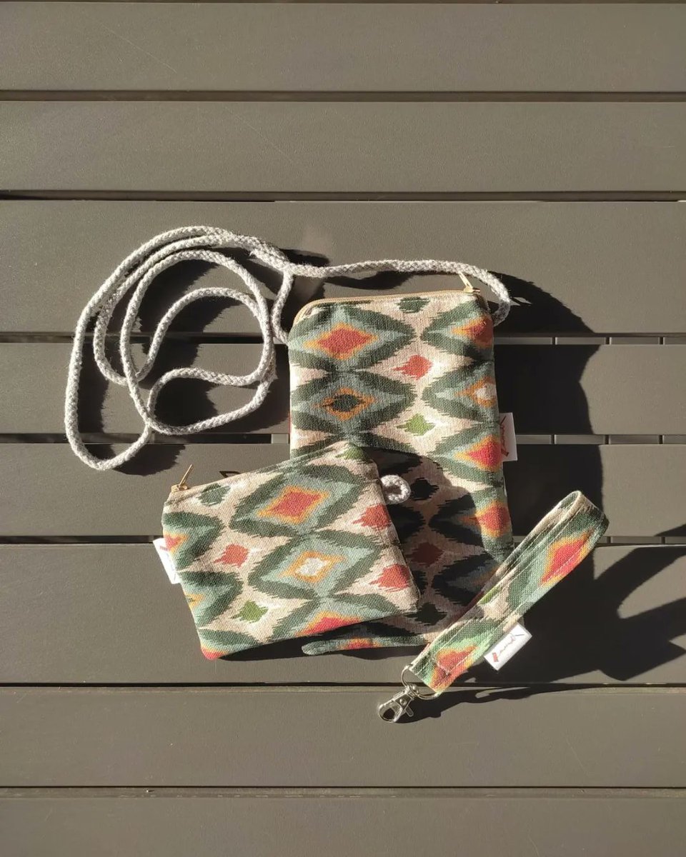 saumavel_'s tweet photo. ÈTNIC: 
- Bolso petit
- Moneder
- Clauer
- Lanyand pel mòbil

#saumavel #fetamà #handmade 

#cosirmola #tela #diy #etnic #bolso https://t.co/bTMGIit2DA