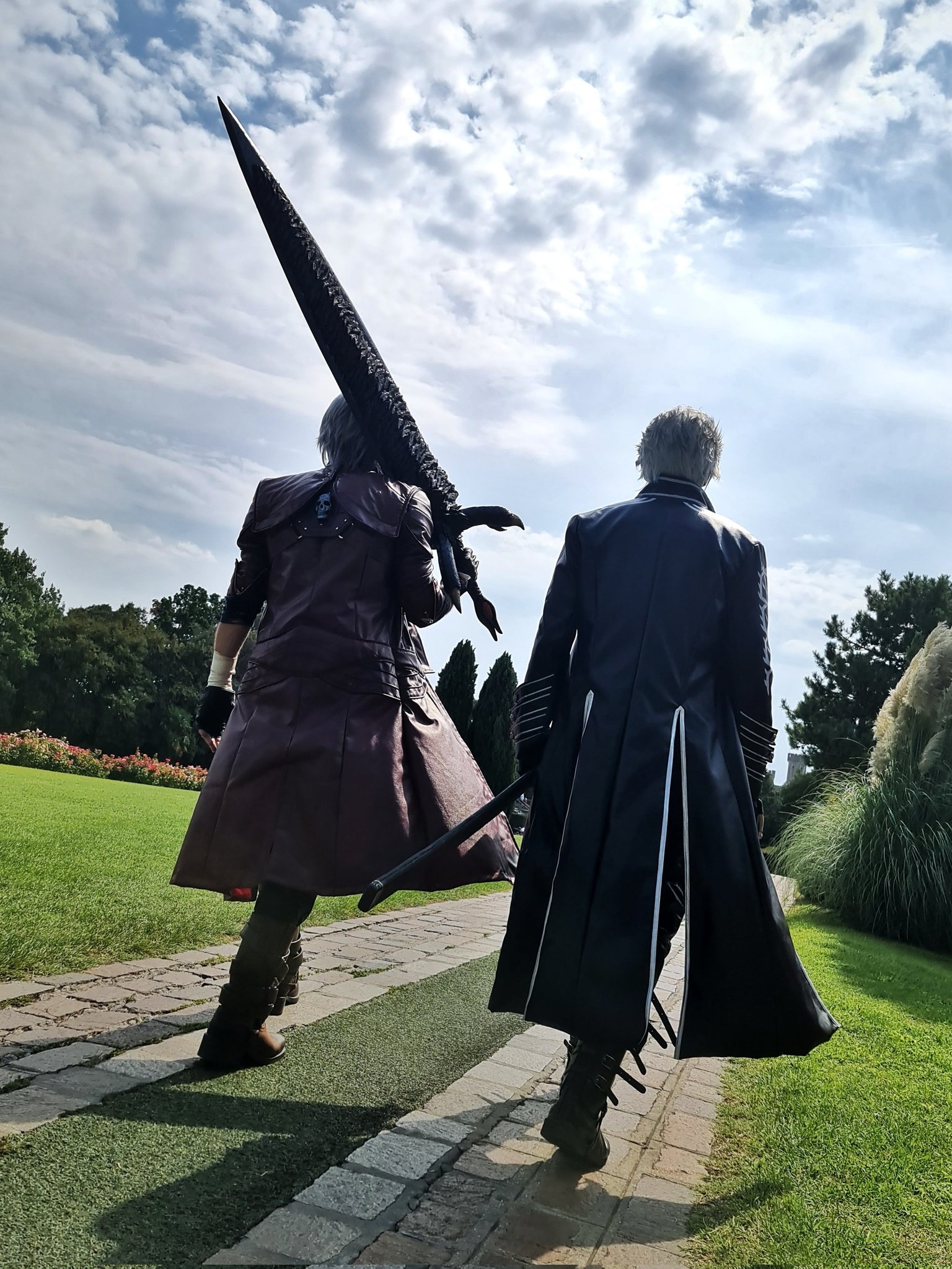 SambuZ Cosplay on X: Jackpot ! (next time we use guns) Dante -  @SambuzCosplay Vergil - @Giuggio794 #Dante #Vergil #DevilMayCry5  #sonsofsparda #cosplay #Devilsword #Yamato #DMC5 #DevilMayCry #jackpot  #dantecosplay #vergilcosplay #sparda